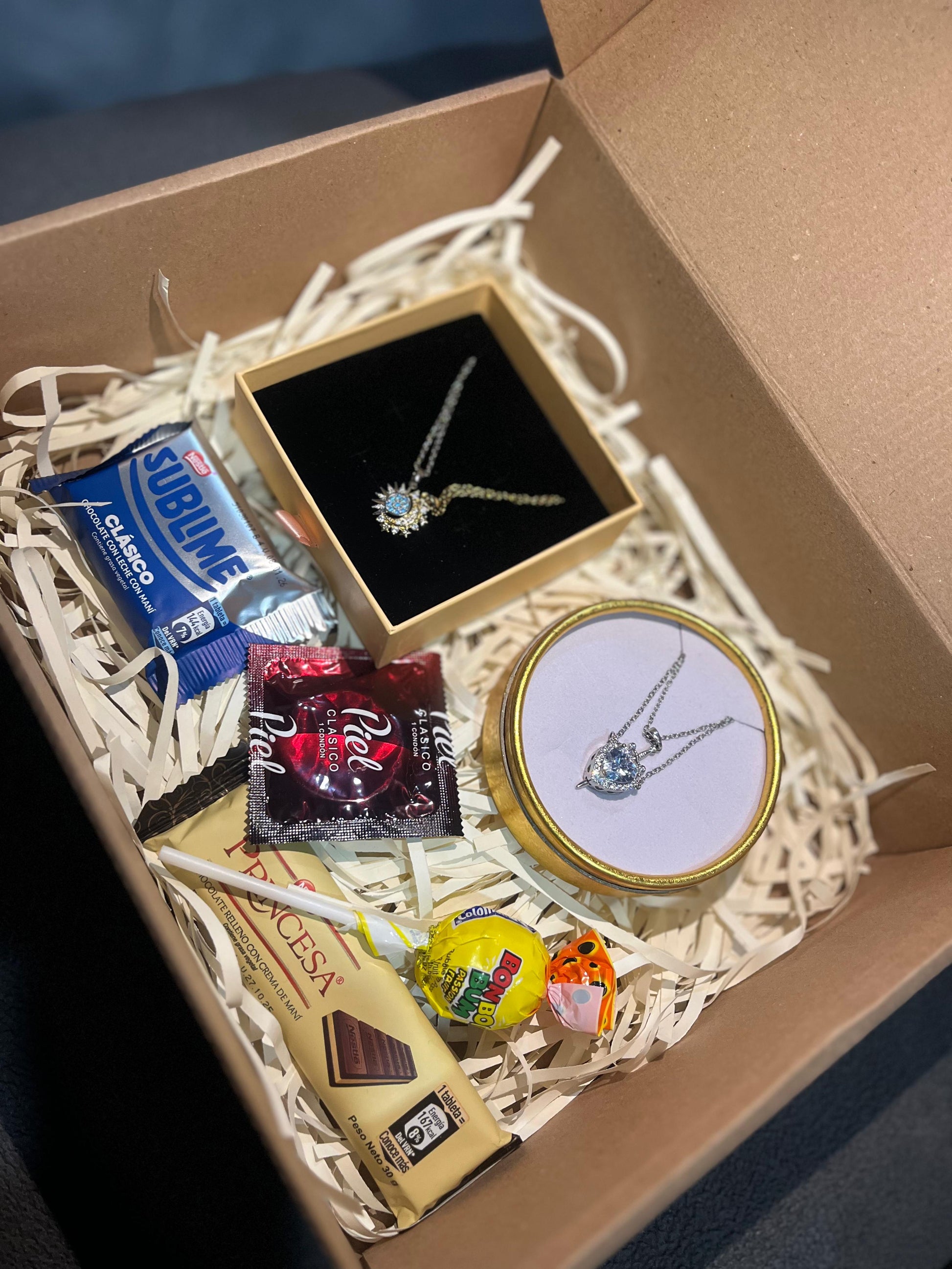 🎁✨ Caja de Regalo Premium – Joyas & Dulces ✨🎁