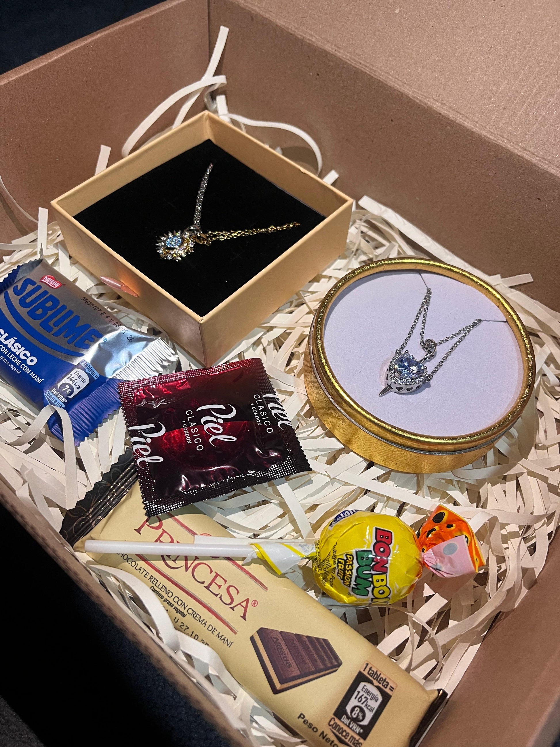 🎁✨ Caja de Regalo Premium – Joyas & Dulces ✨🎁