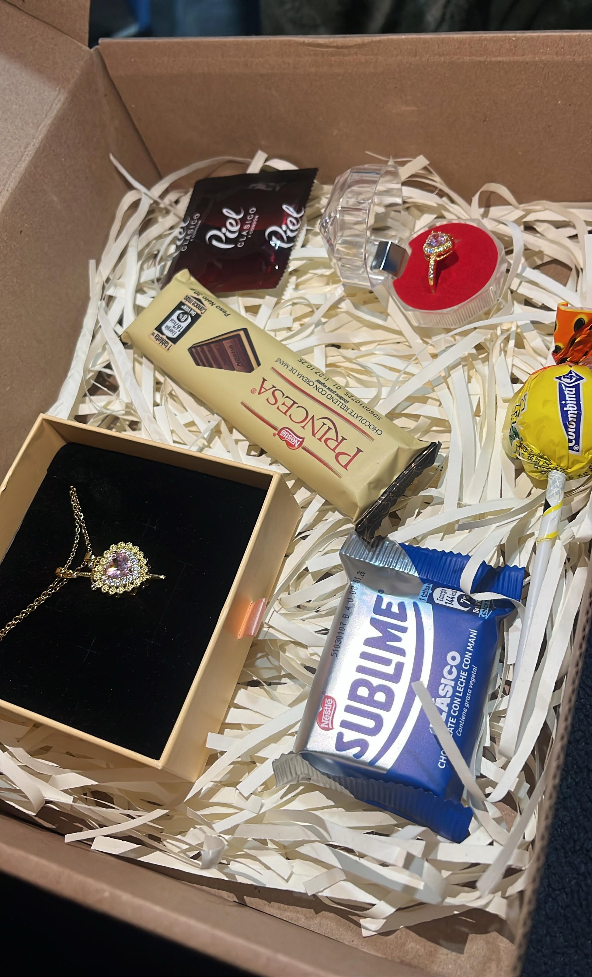 🎁💎 Caja de Regalo – Collar + Anillo + Dulces 💎🎁
