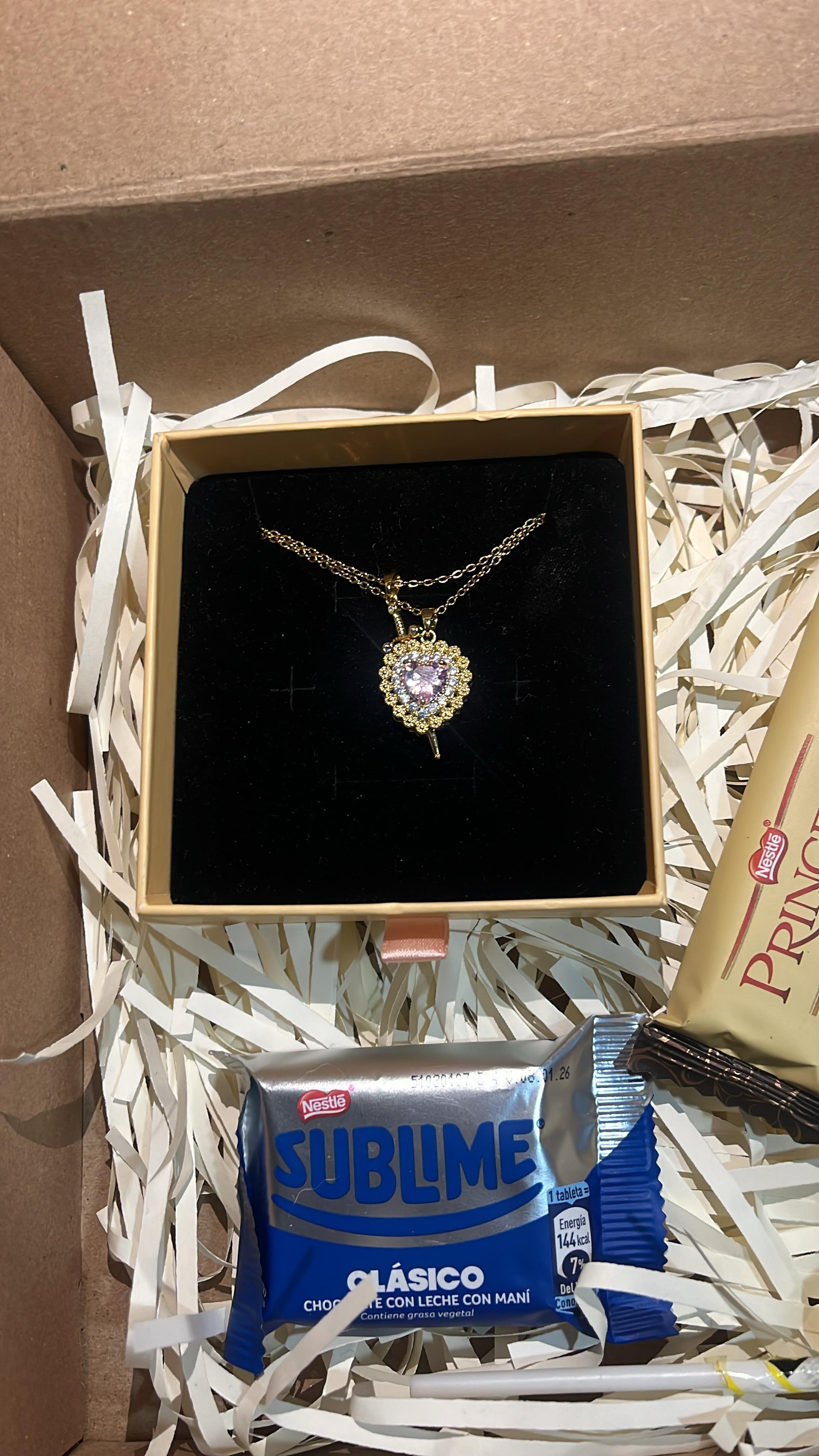 🎁💎 Caja de Regalo – Collar + Anillo + Dulces 💎🎁