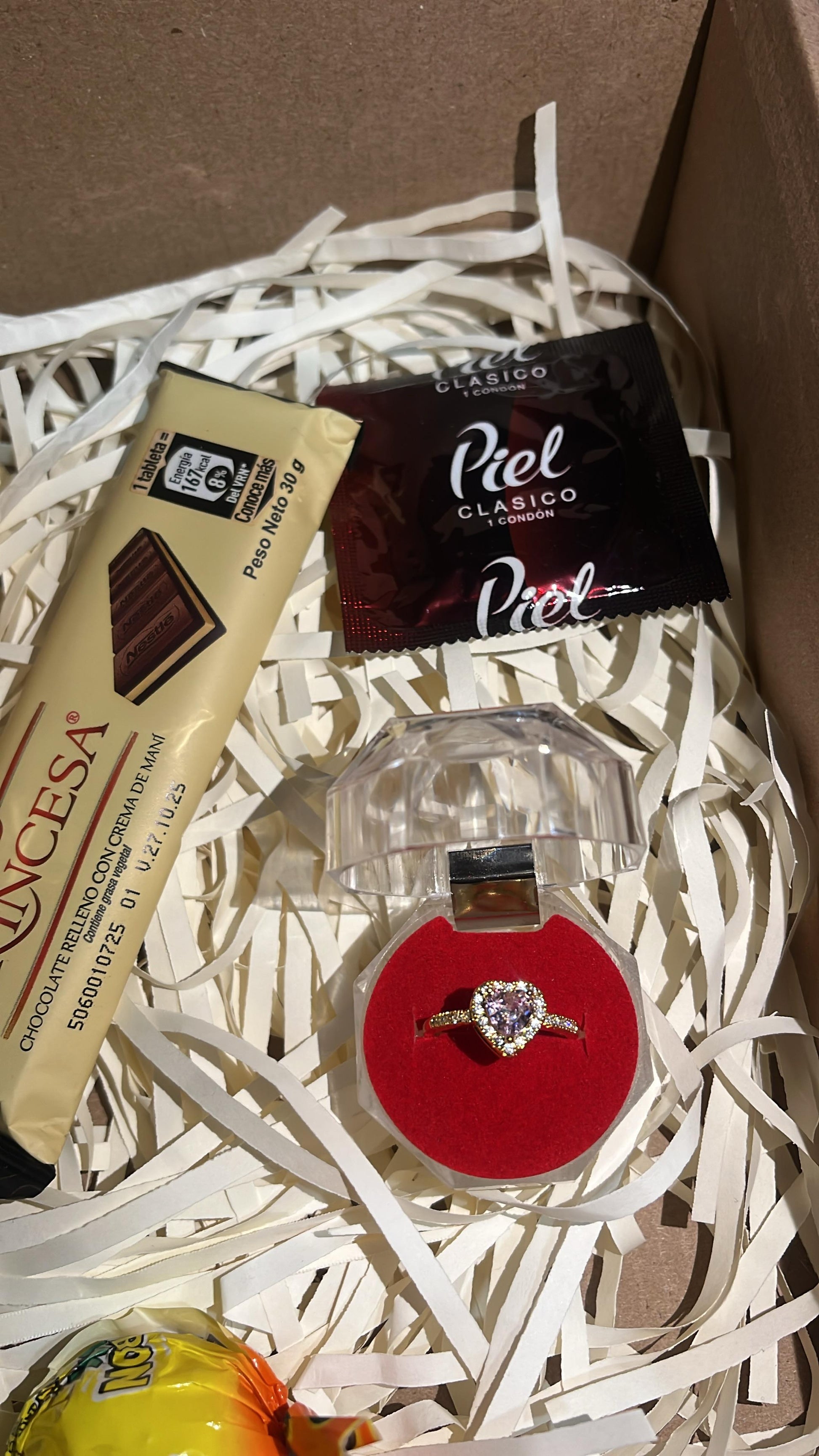 🎁💎 Caja de Regalo – Collar + Anillo + Dulces 💎🎁