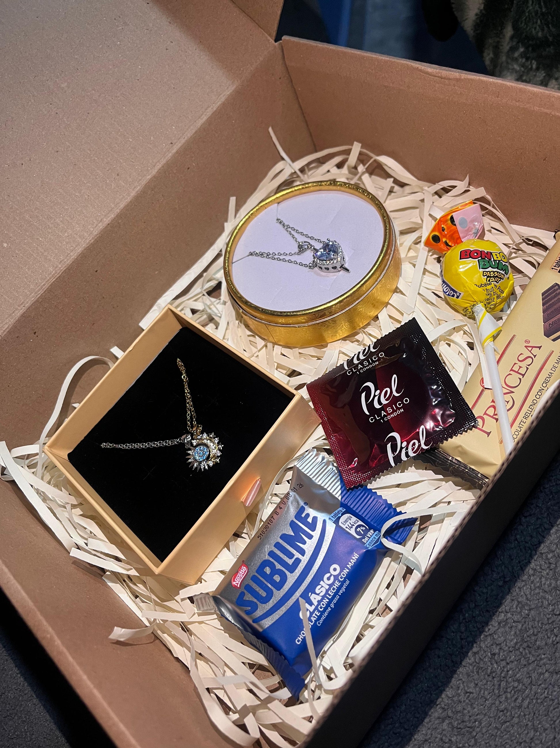 🎁✨ Caja de Regalo Premium – Joyas & Dulces ✨🎁
