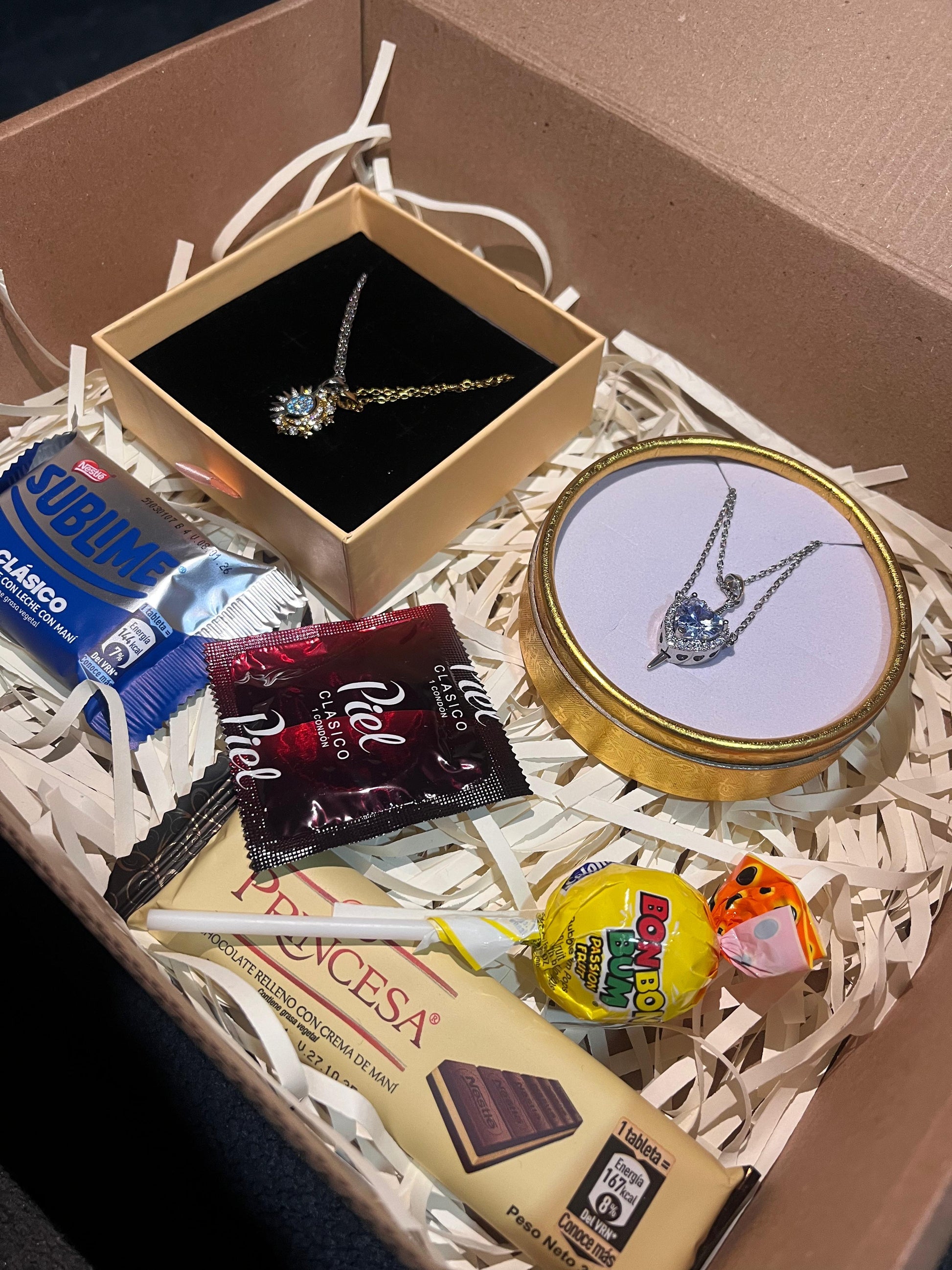 🎁✨ Caja de Regalo Premium – Joyas & Dulces ✨🎁