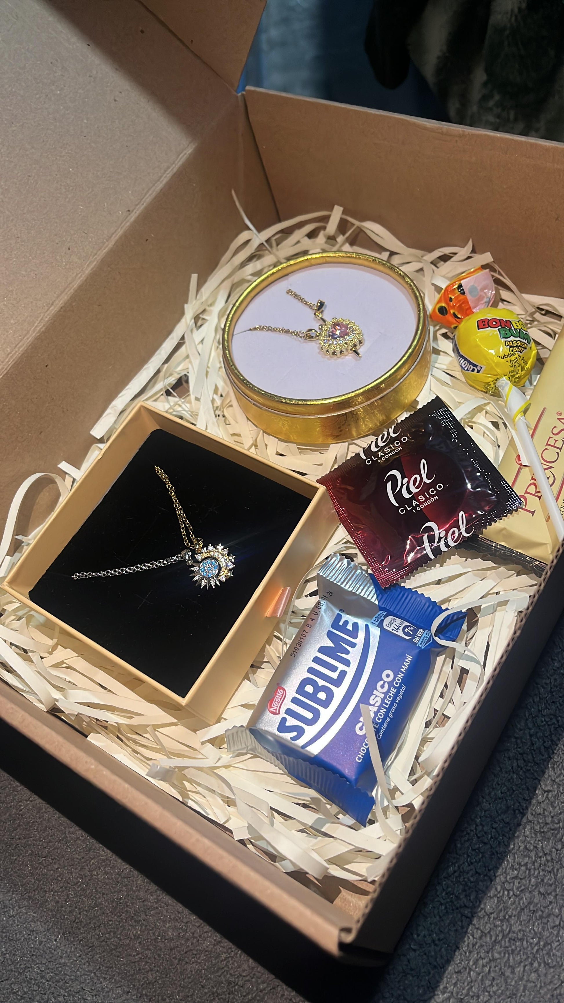 🎁✨ Pack Especial de Regalo – Joyas + Dulces ✨🎁