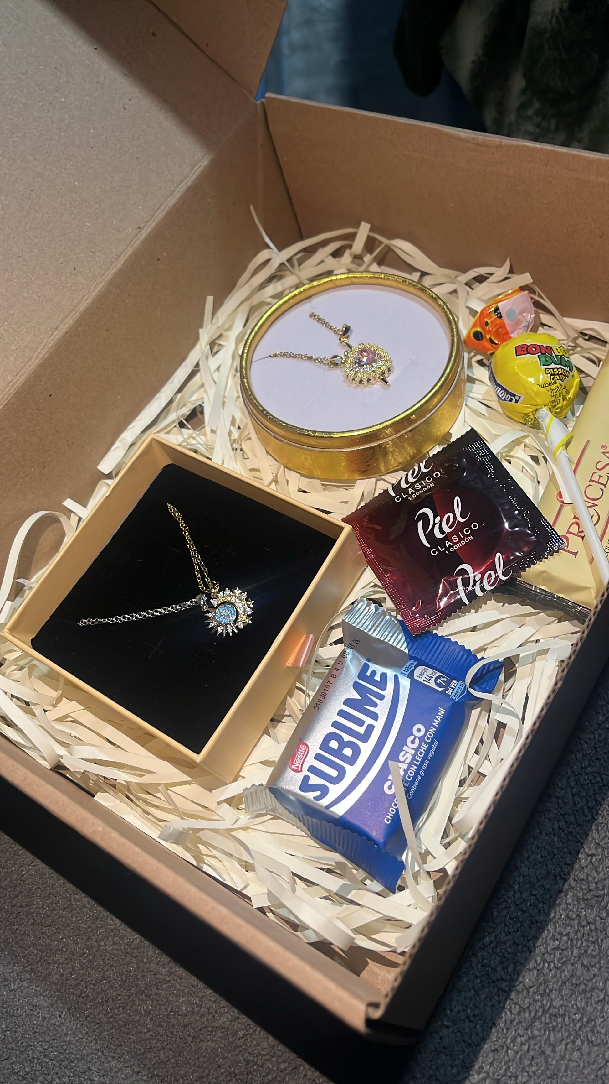 🎁✨ Pack Especial de Regalo – Joyas + Dulces ✨🎁