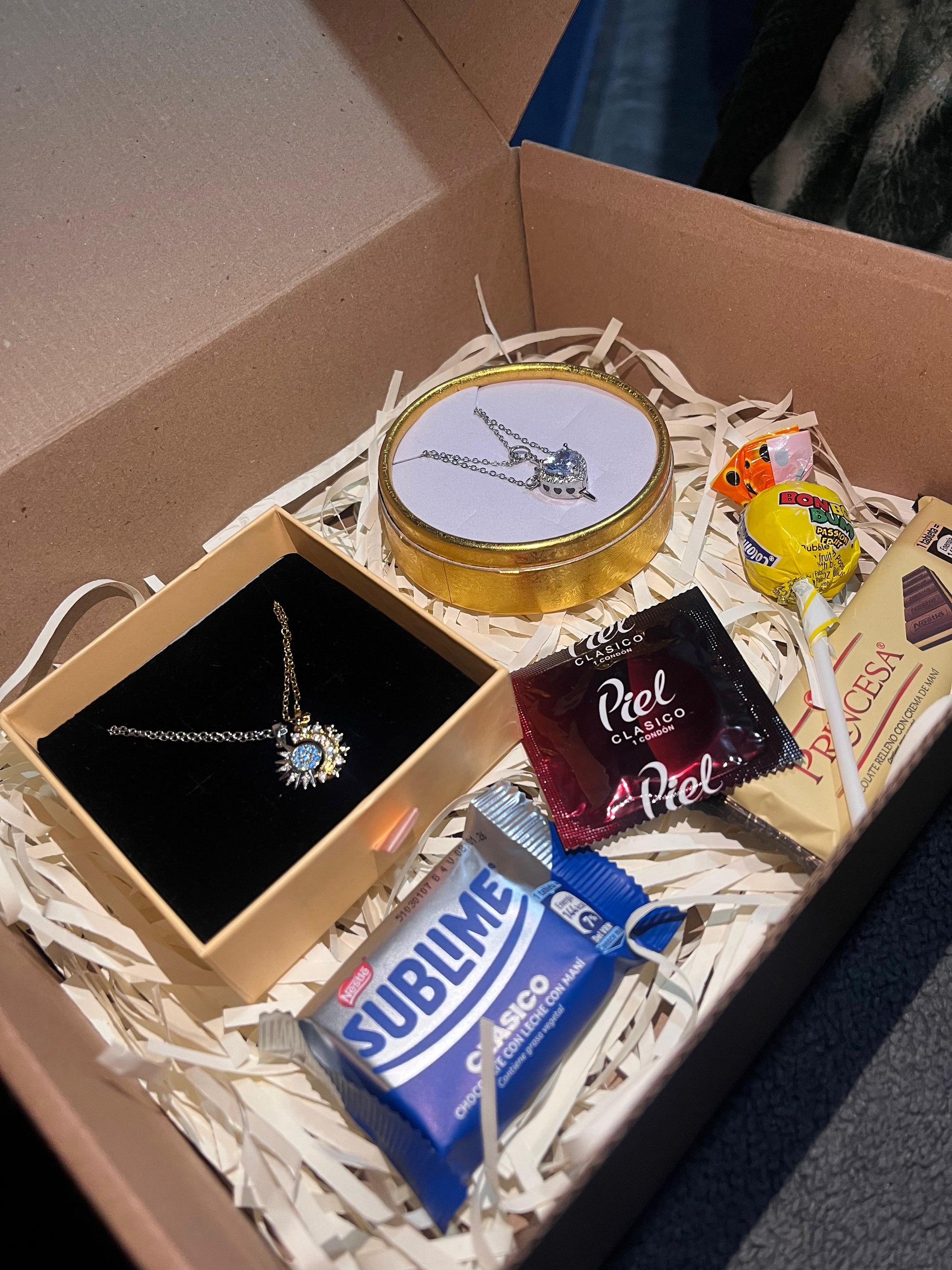 🎁✨ Caja de Regalo Premium – Joyas & Dulces ✨🎁
