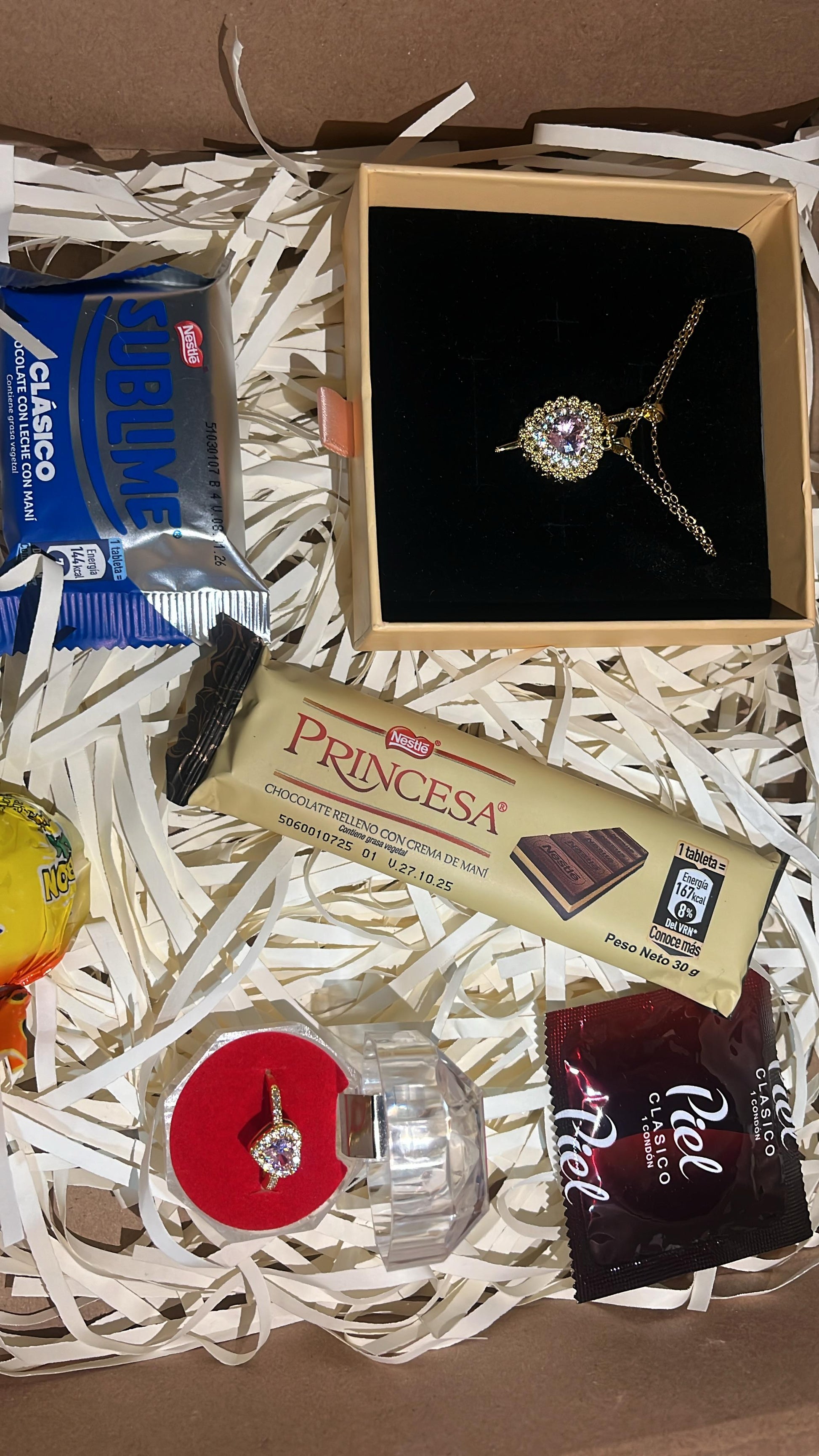 🎁💎 Caja de Regalo – Collar + Anillo + Dulces 💎🎁